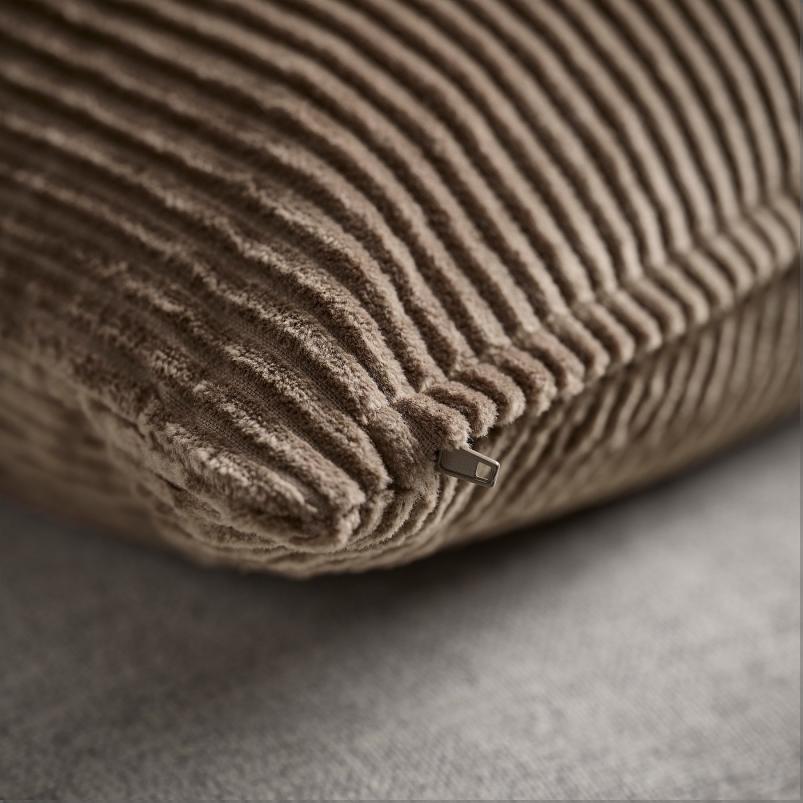 ASVEIG オースヴェイグ クッションカバー - グレーブラウン 50x50cm