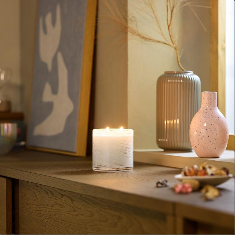 KRONSÅNGARE クロンソンガレ アロマキャンドル ガラス容器入り 芯2本 - バニラ/渦 ホワイト 50 時間